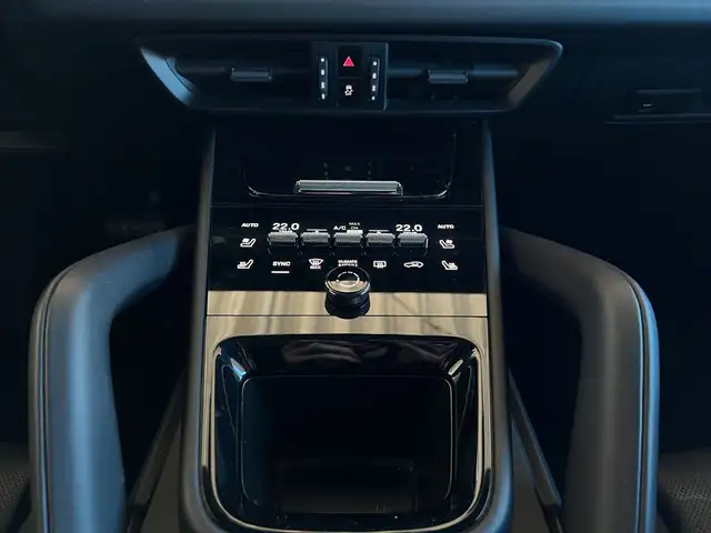 Porsche Cayenne view 9