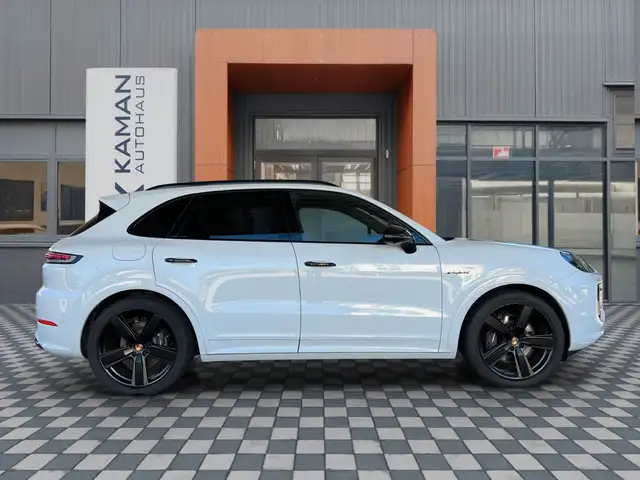 2025 Porsche Cayenne in White for sale