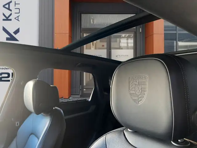 Porsche Cayenne view 7