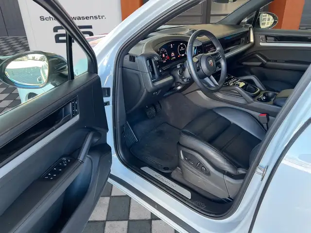Porsche Cayenne view 5