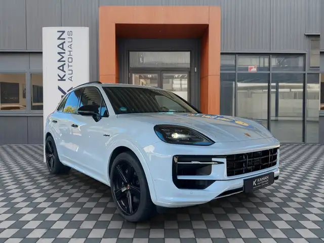 Porsche Cayenne view 4