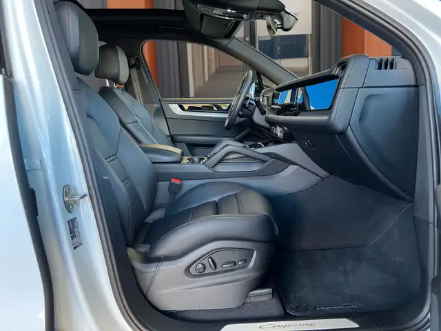 Porsche Cayenne view 6