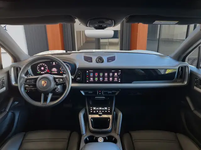 Porsche Cayenne view 8