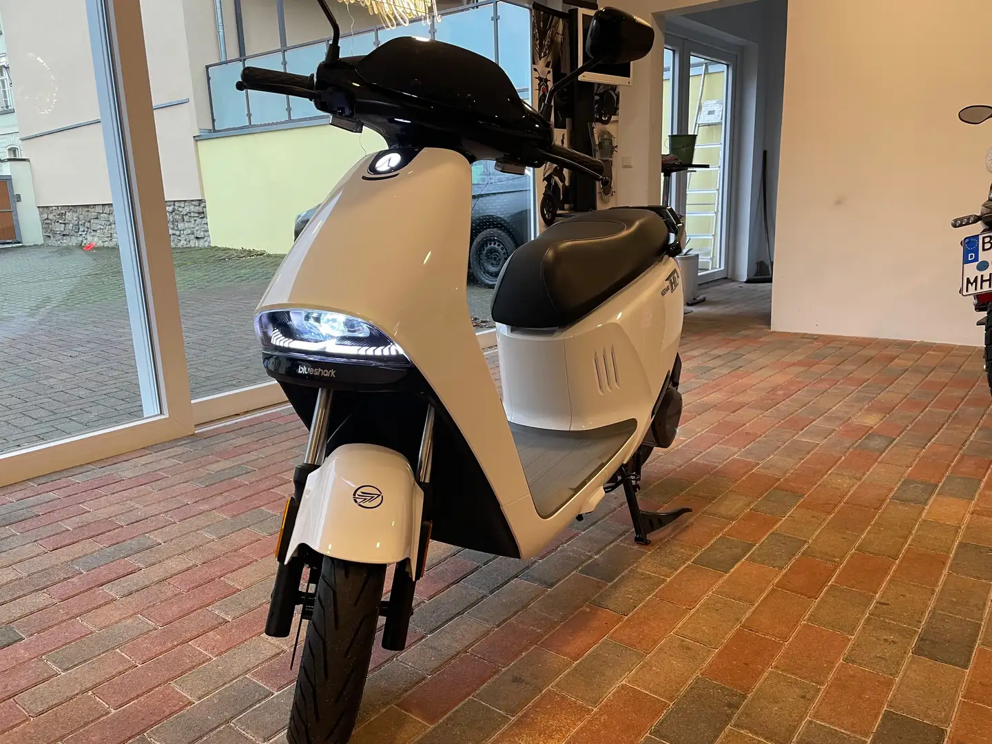 Keeway Blue Shark H1 E-Scooter Blanco - 2