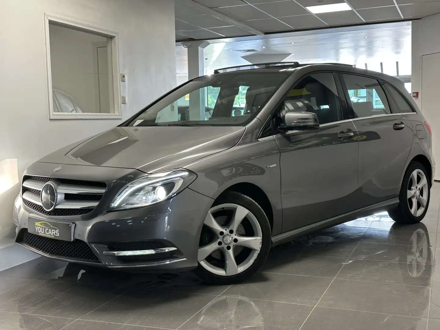 Mercedes-Benz B 180 BlueEFFICIENCY Edition 1 Gris - 2