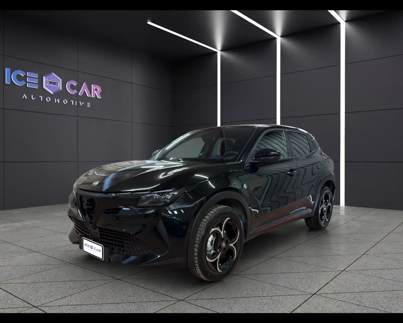 Alfa Romeo Junior 1.2 145 CV Hybrid eDCT6 Speciale Schwarz - 2