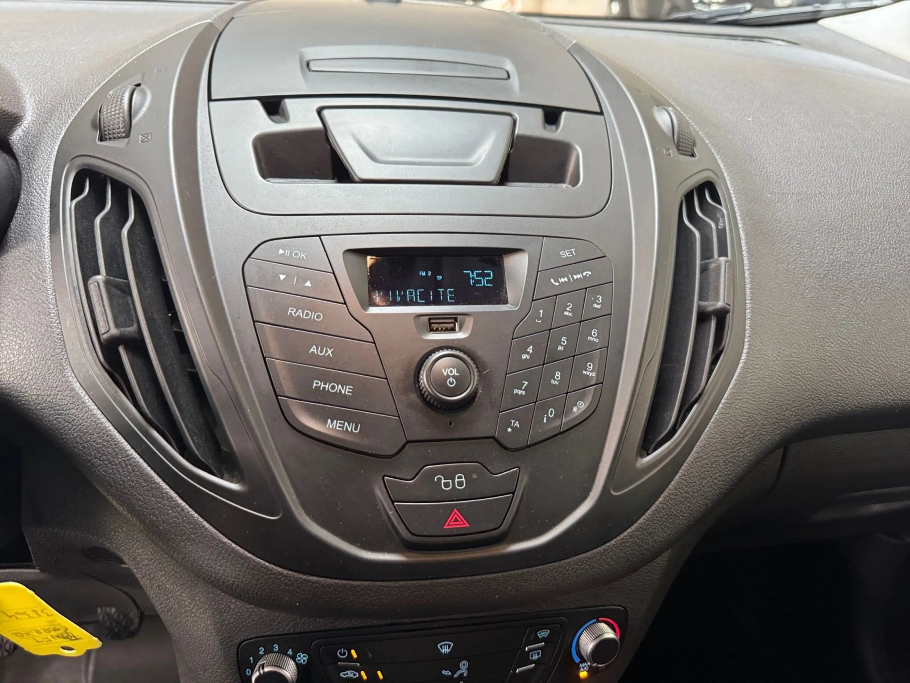 Ford Transit Courier Trend 1.5 TDCi 75ch Démo — photo 10