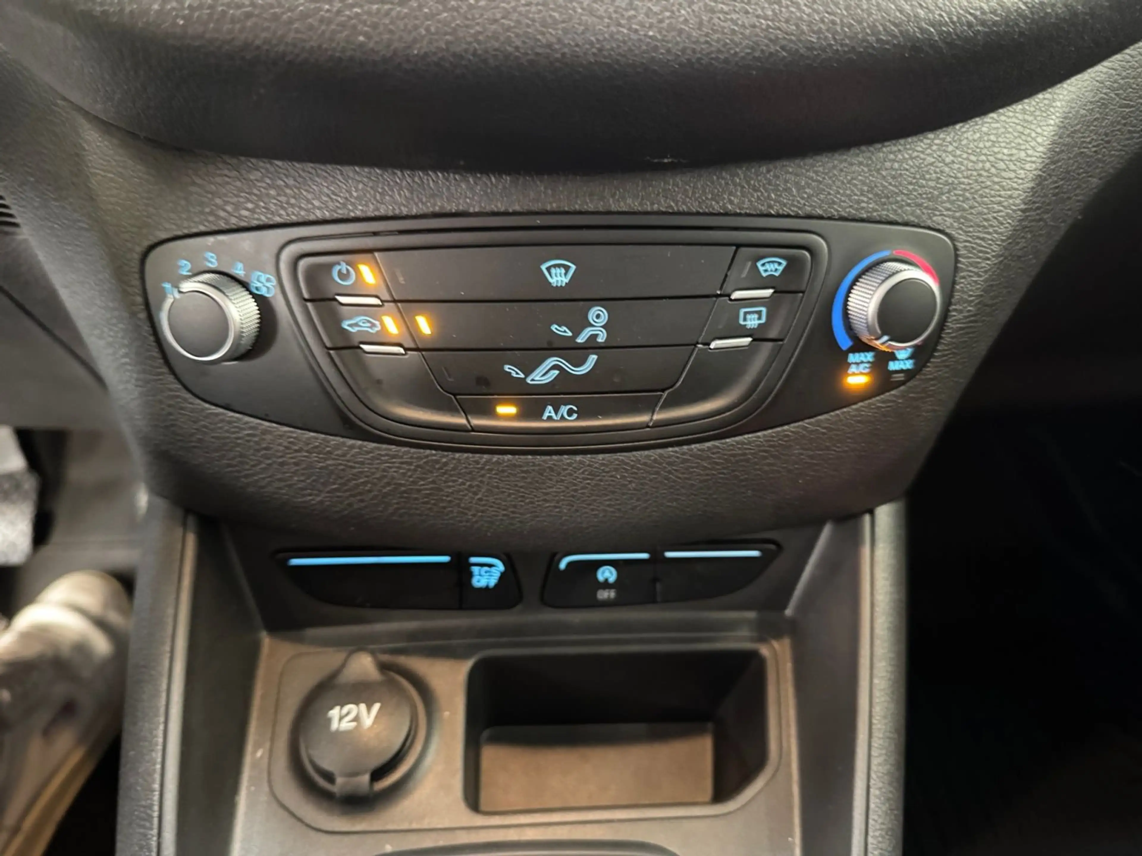 Ford Transit Courier Trend 1.5 TDCi 75ch Démo — photo 11