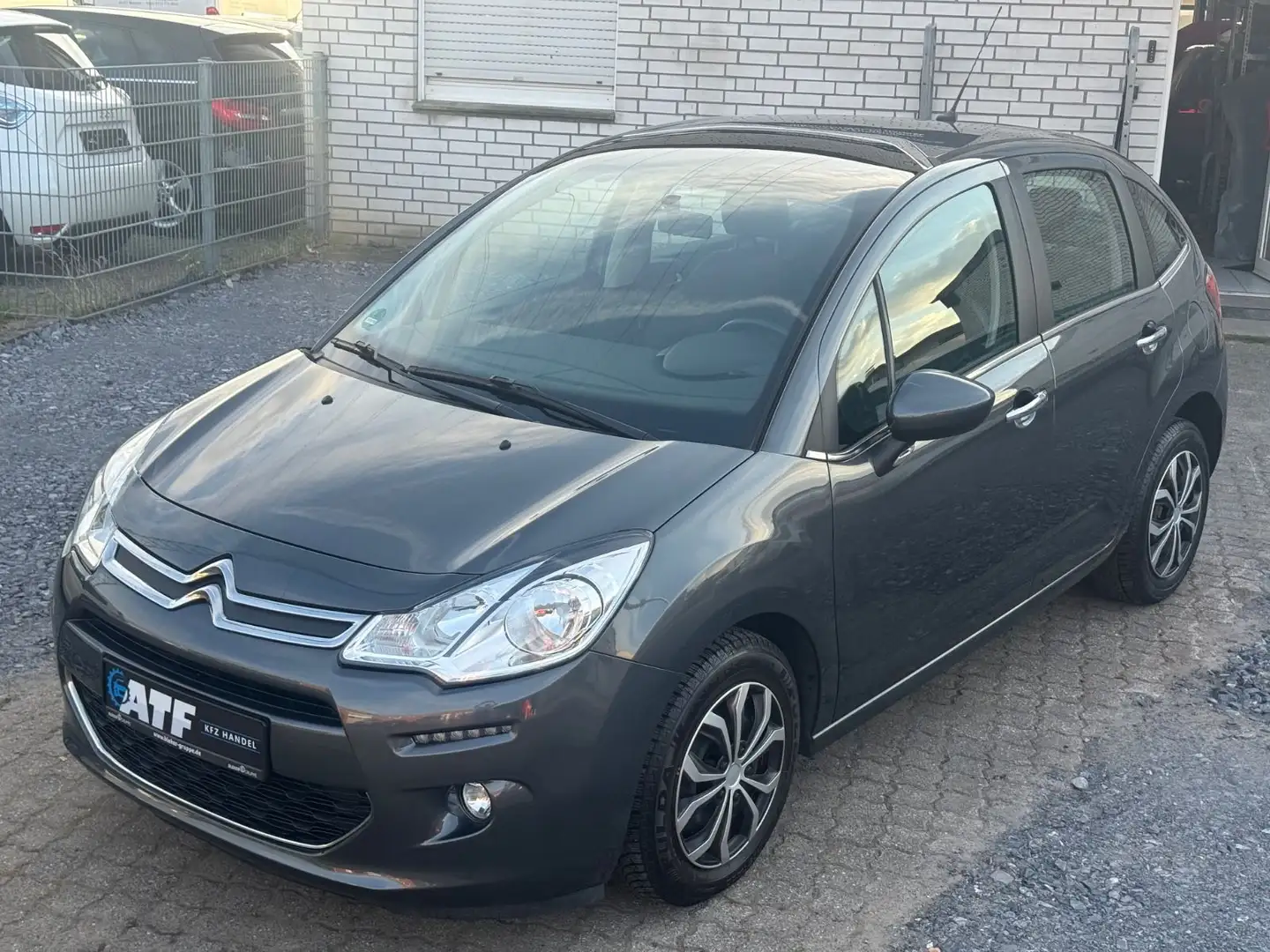 Citroen C3 Selection 1,2 VTI Tüv* Gepflegt* Grau - 2
