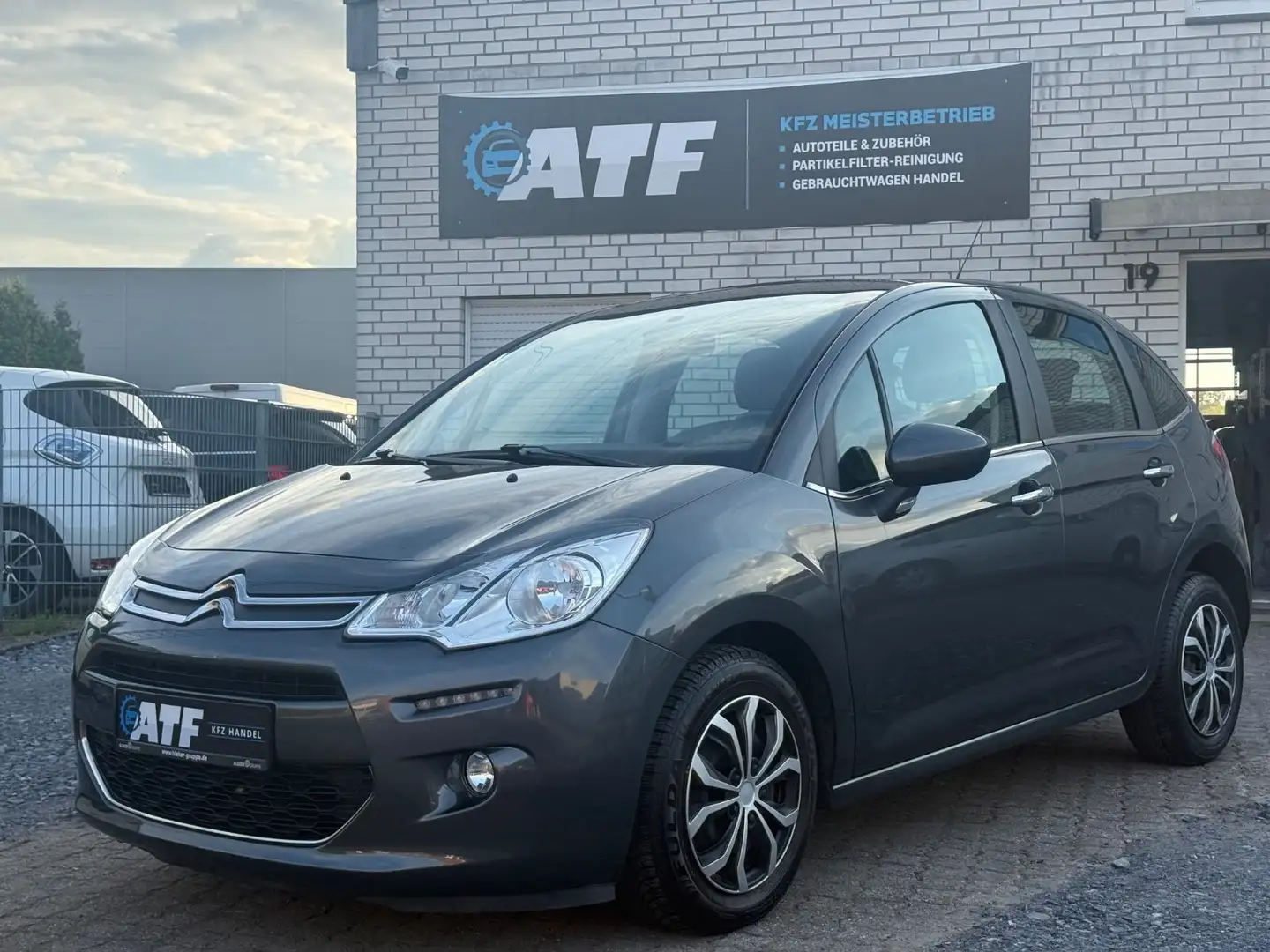 Citroen C3 Selection 1,2 VTI Tüv* Gepflegt* Grau - 1