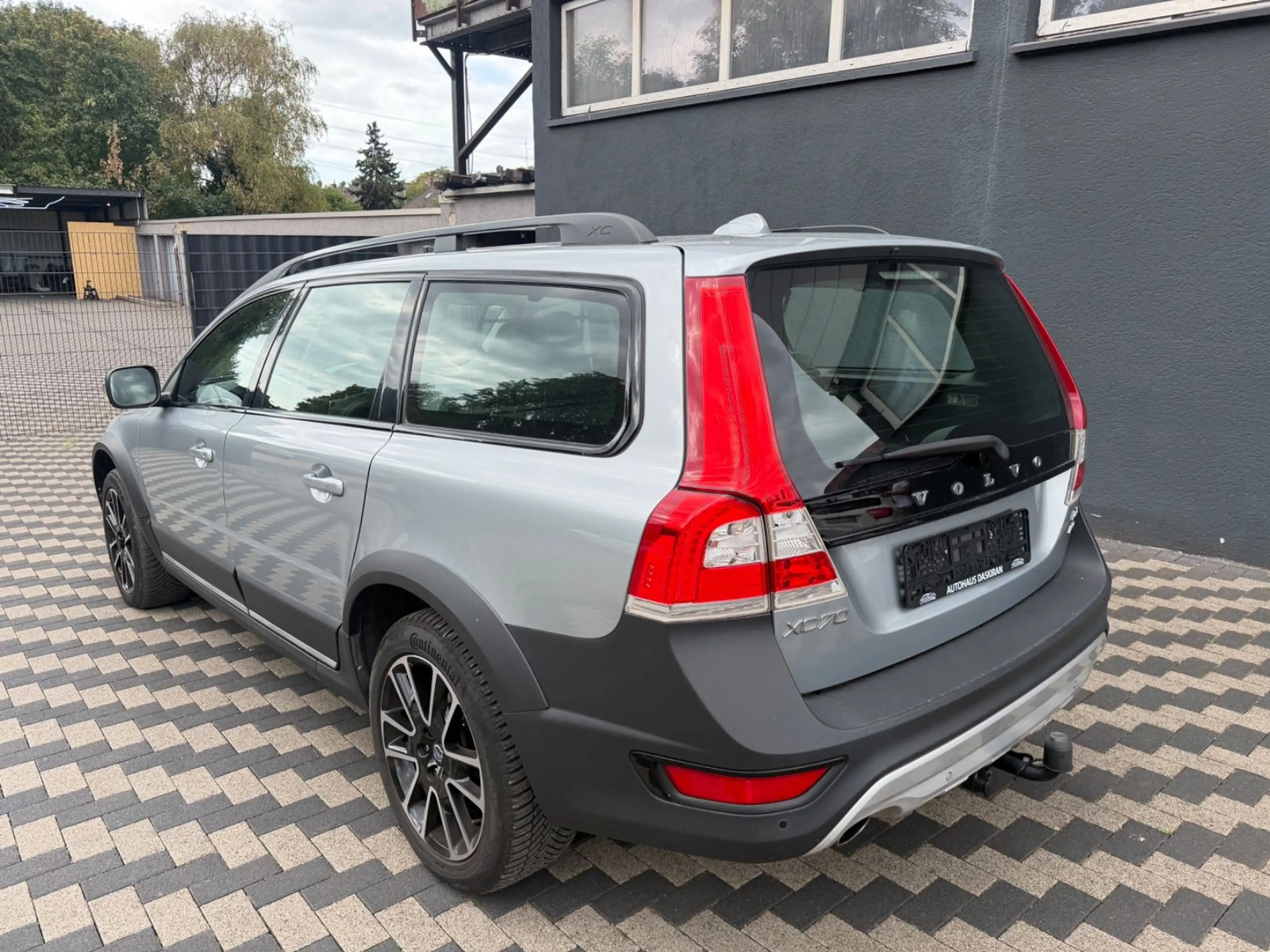 Volvo XC70 AWD Black Edition Nav Leder Xen S-Dach AHK — photo 6