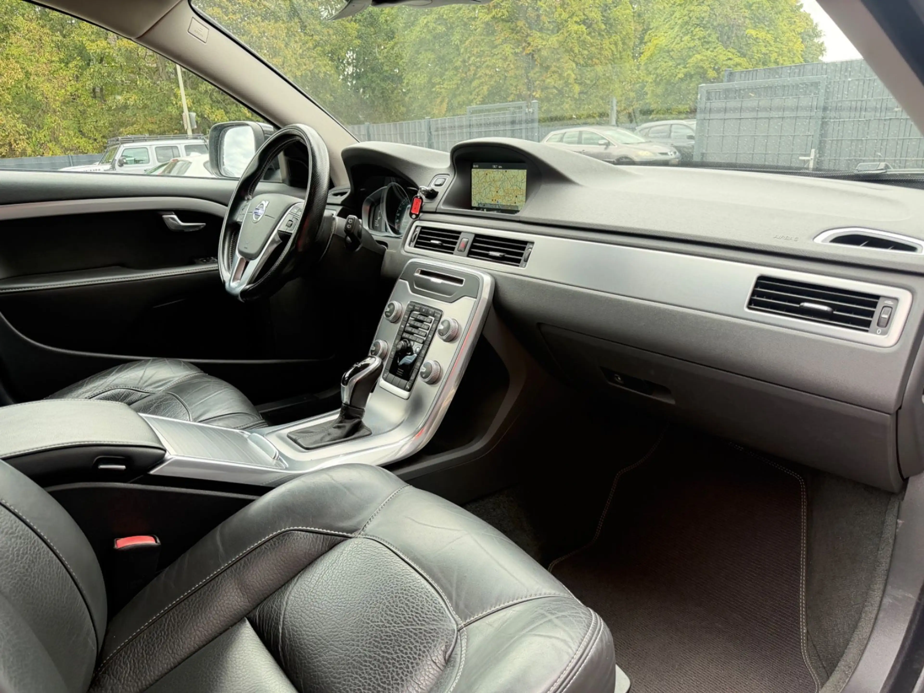 Volvo XC70 AWD Black Edition Nav Leder Xen S-Dach AHK — photo 12