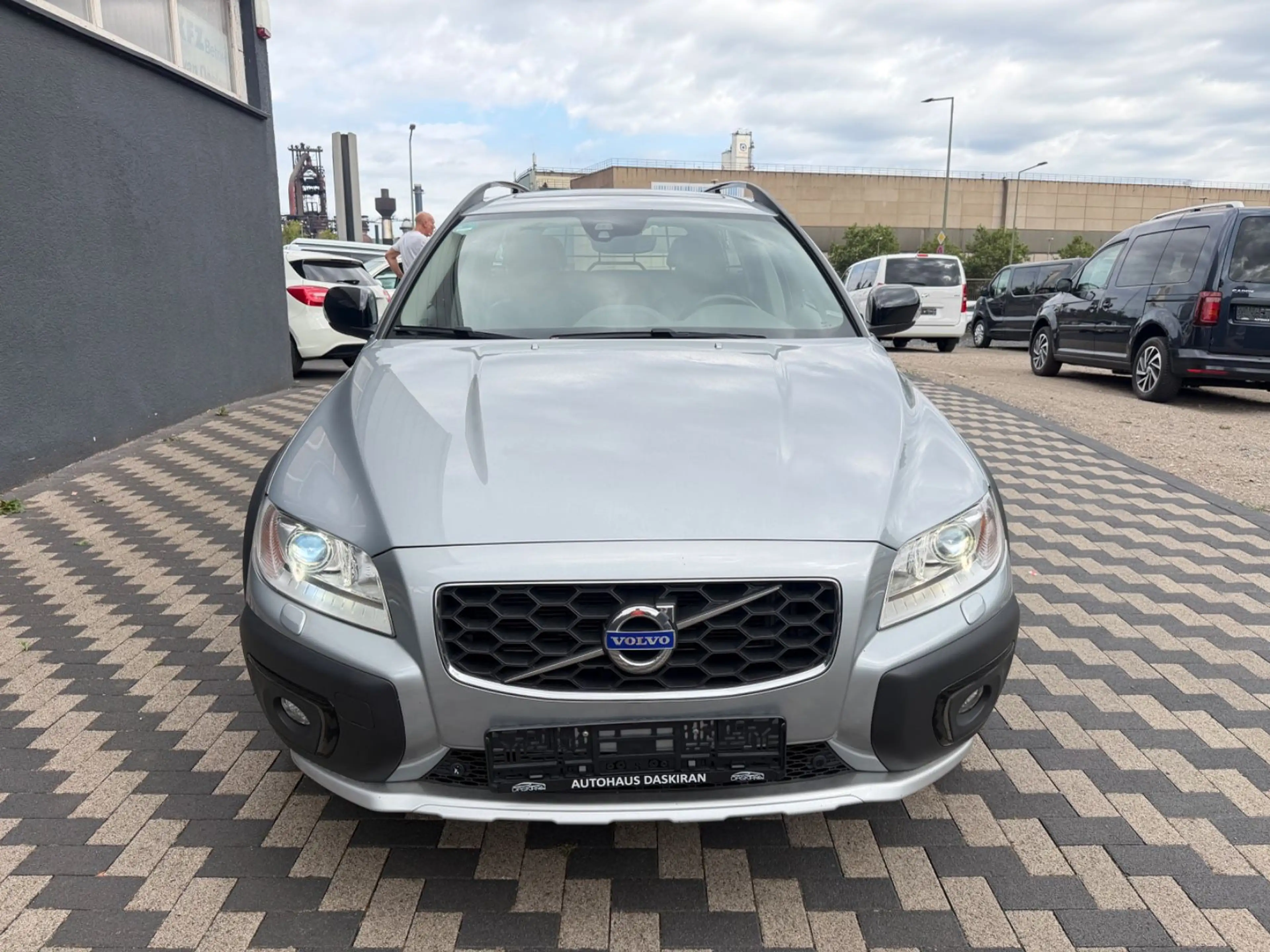 Volvo XC70 AWD Black Edition Nav Leder Xen S-Dach AHK — photo 2