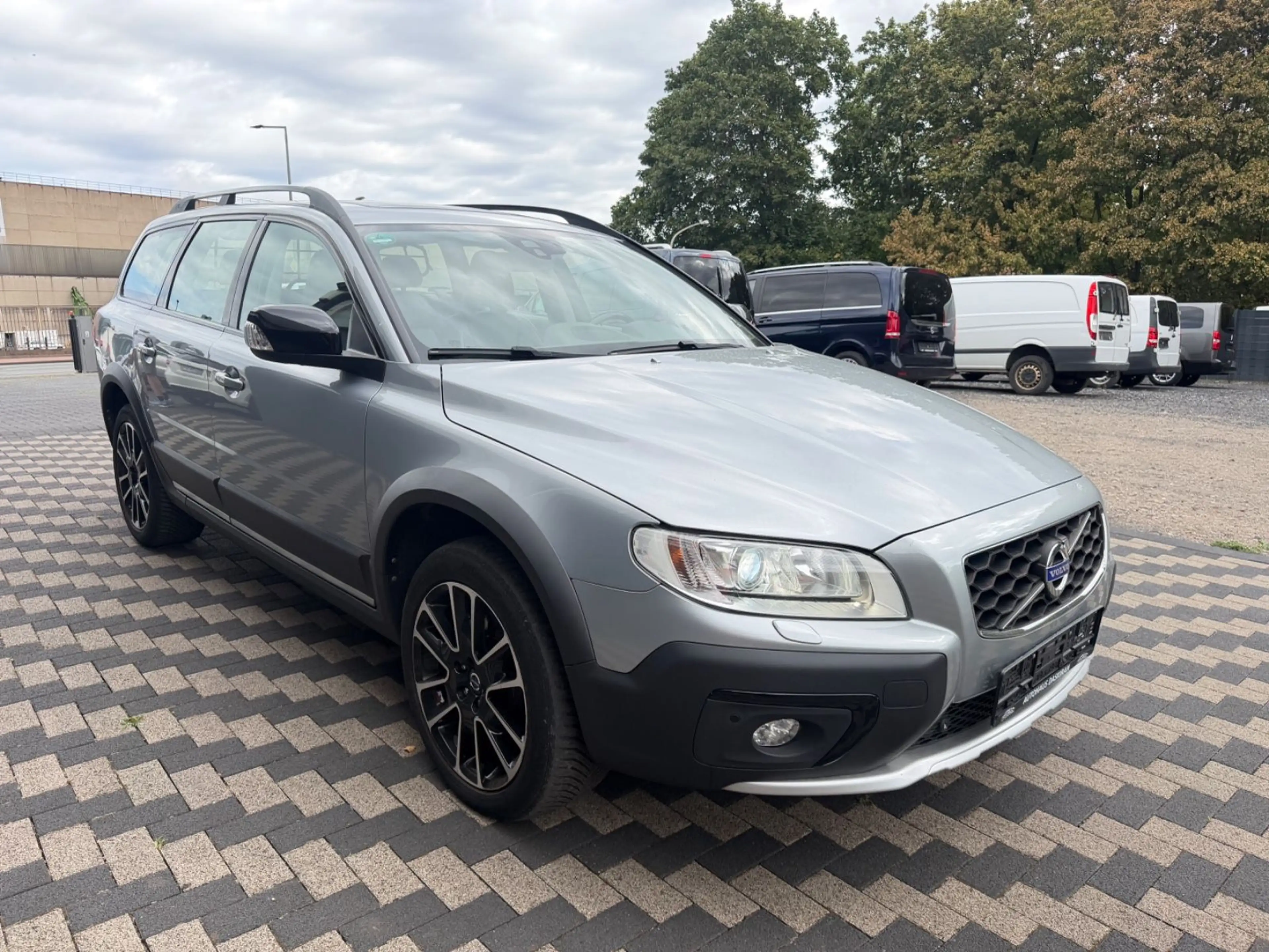 Volvo XC70 AWD Black Edition Nav Leder Xen S-Dach AHK — photo 3