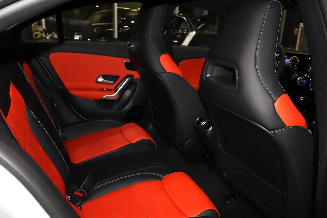 Mercedes-Benz CLA снимка Mercedes-Benz CLA