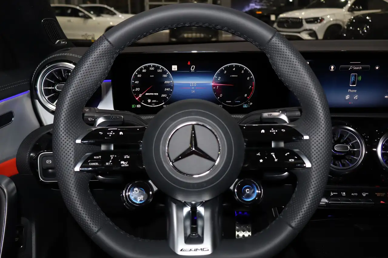 Mercedes-Benz CLA снимка Mercedes-Benz CLA