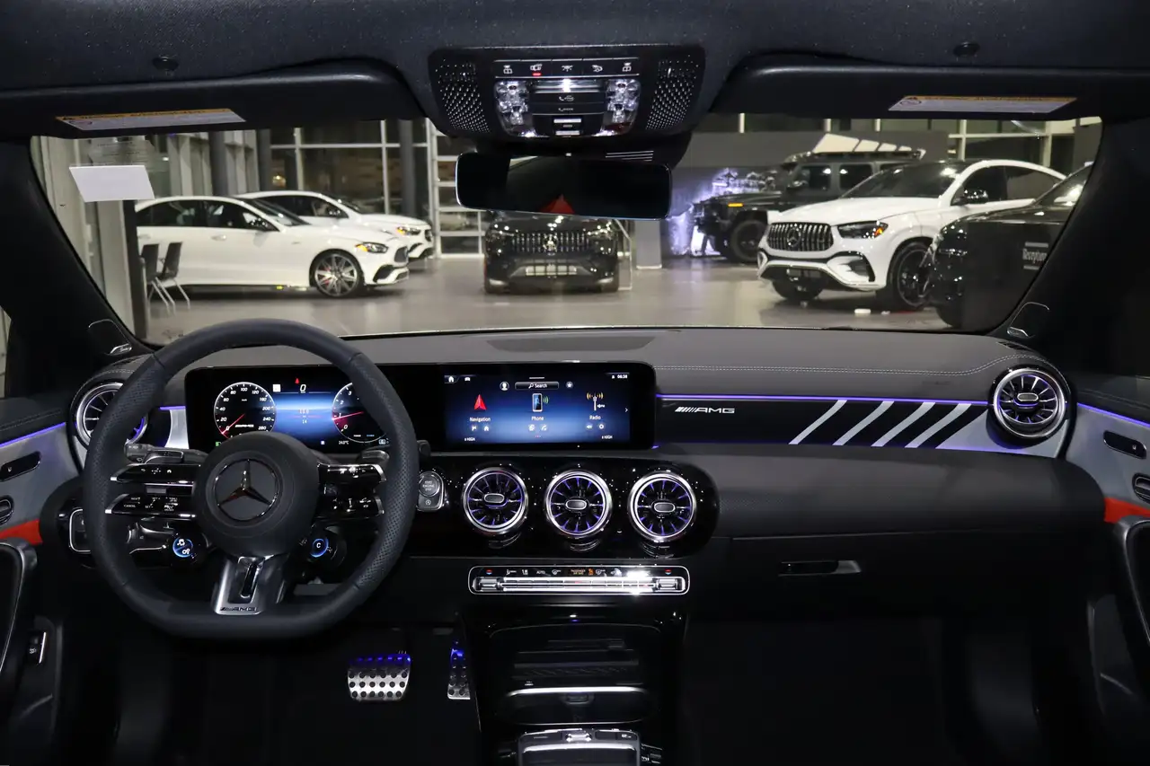 Mercedes-Benz CLA снимка Mercedes-Benz CLA
