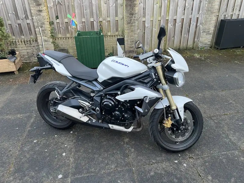 Triumph Street Triple 675 - foto 2