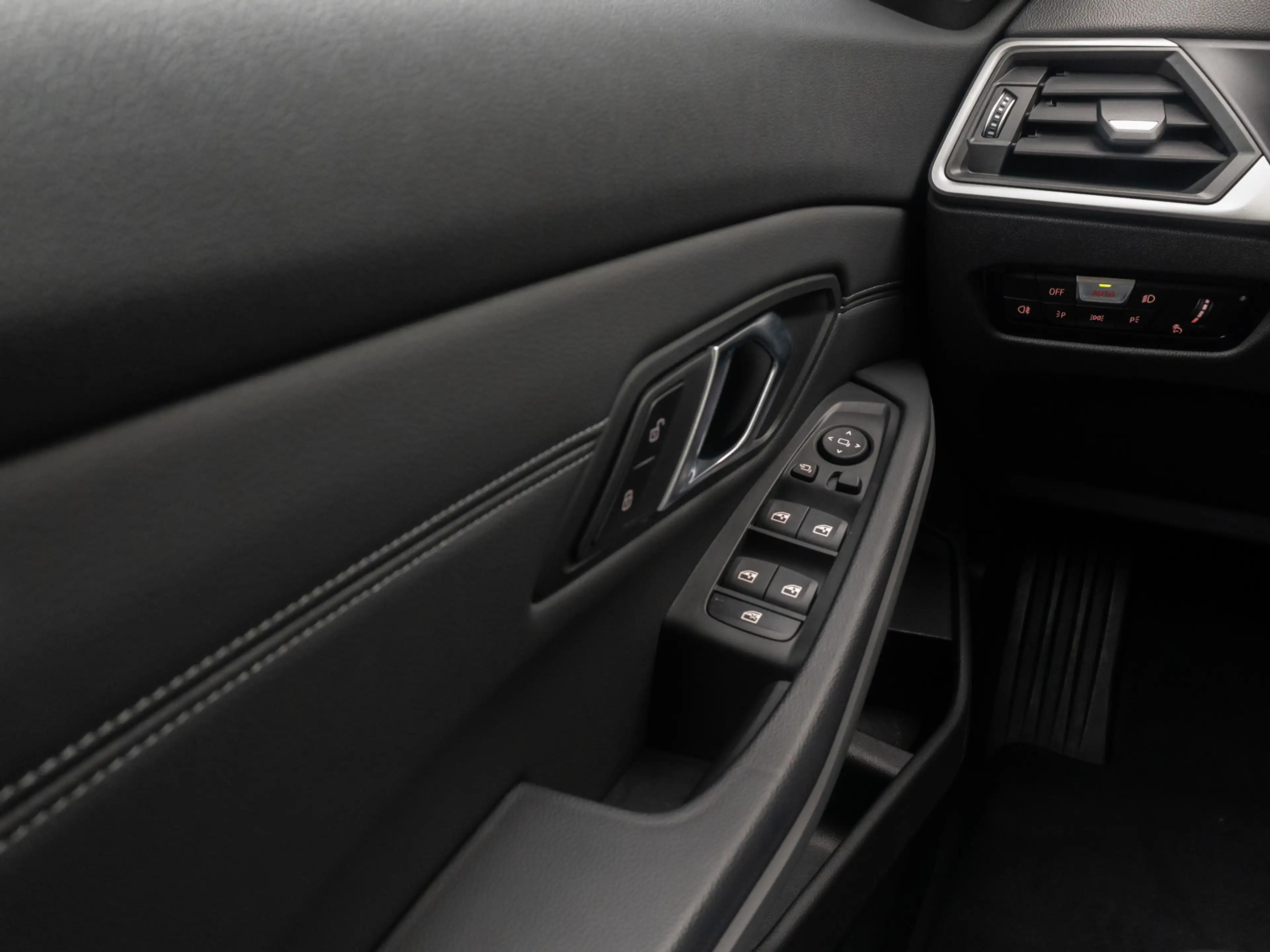 BMW 330 Komfort DAB HiFi Leder M Sport 19Zoll — photo 33