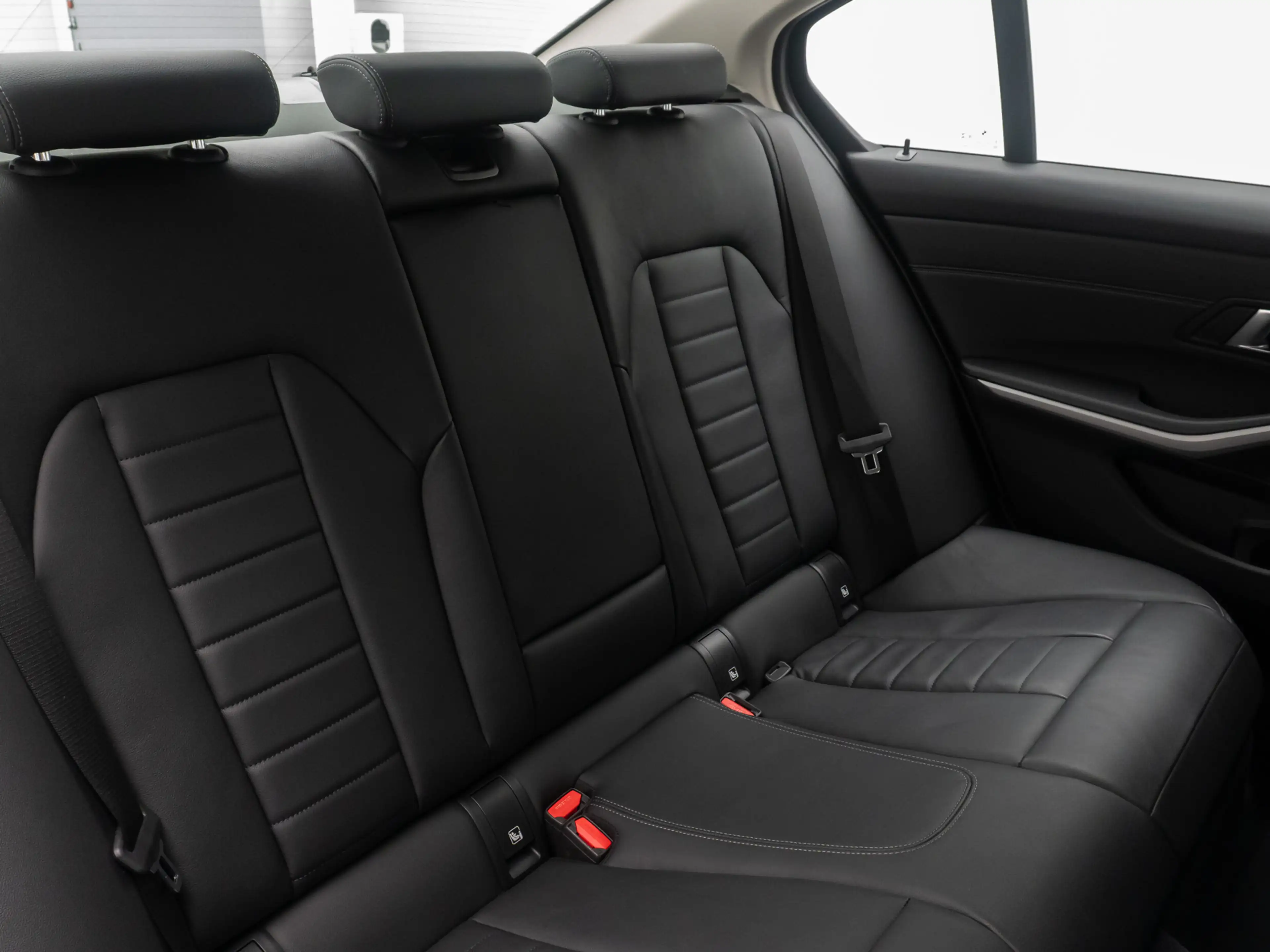 BMW 330 Komfort DAB HiFi Leder M Sport 19Zoll — photo 27
