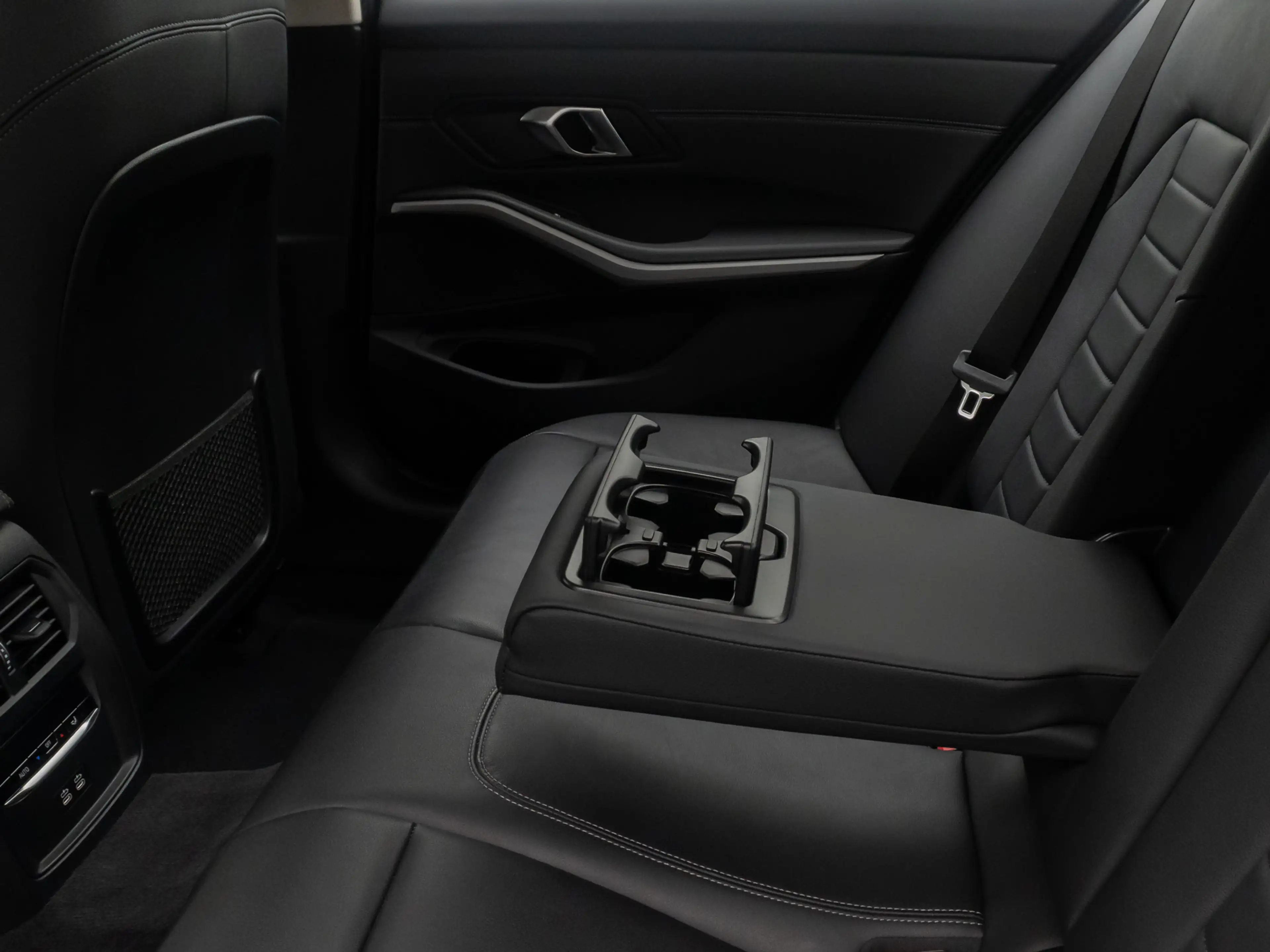 BMW 330 Komfort DAB HiFi Leder M Sport 19Zoll — photo 28