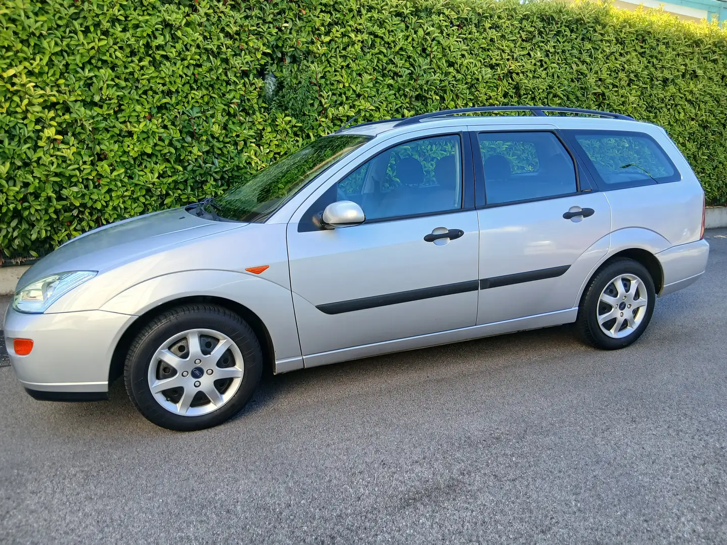 Ford Focus SW 1.6i 16v Ambiente Argent - 2