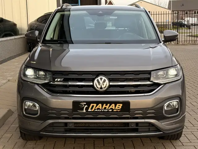 Volkswagen T-Cross view 9