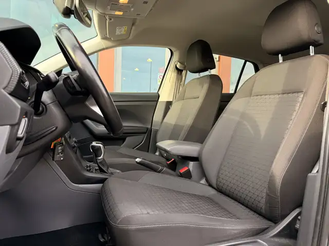 Volkswagen T-Cross view 4