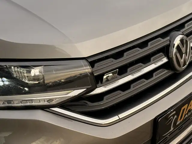 Volkswagen T-Cross view 11