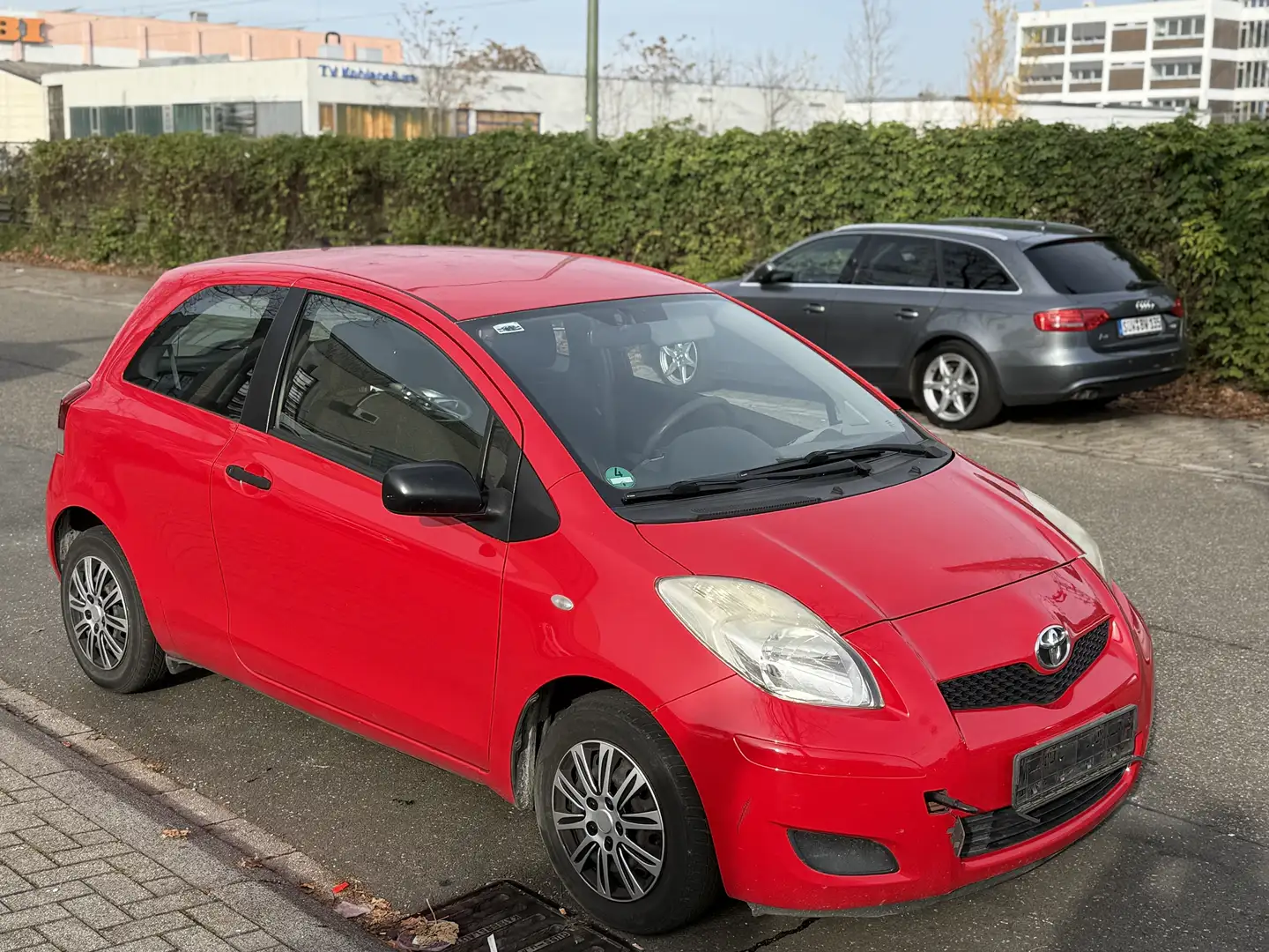 Toyota Yaris Basis Motorschaden ! Rot - 2