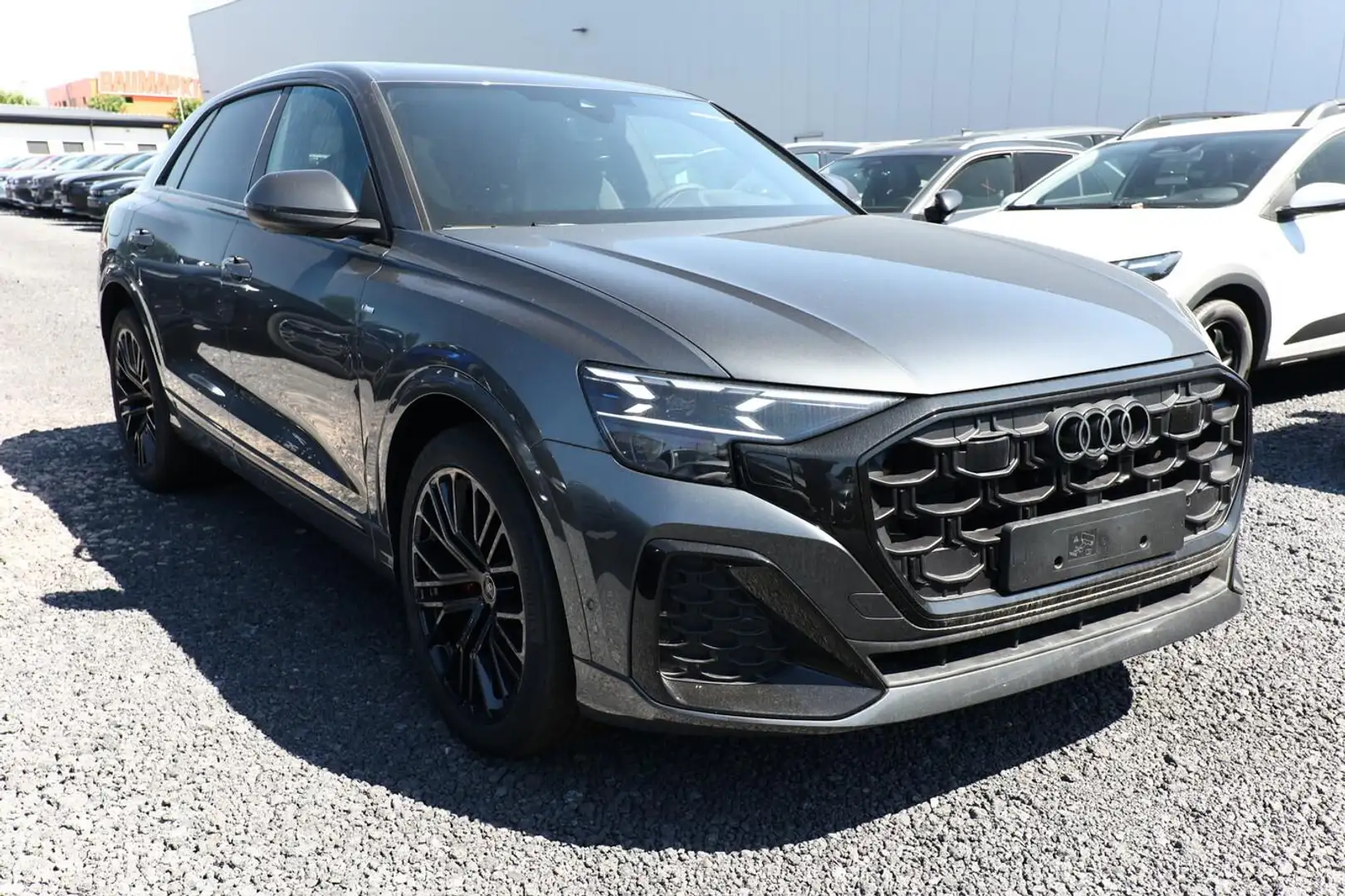 Audi Q8 S line 2xS AssistenzP+ 22Z Laser Pano B&O Leder... Grau - 2