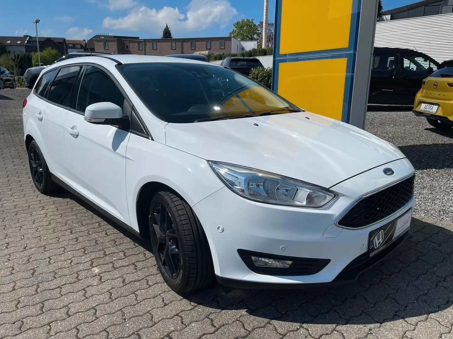 Ford Focus Turnier Weiß - 1