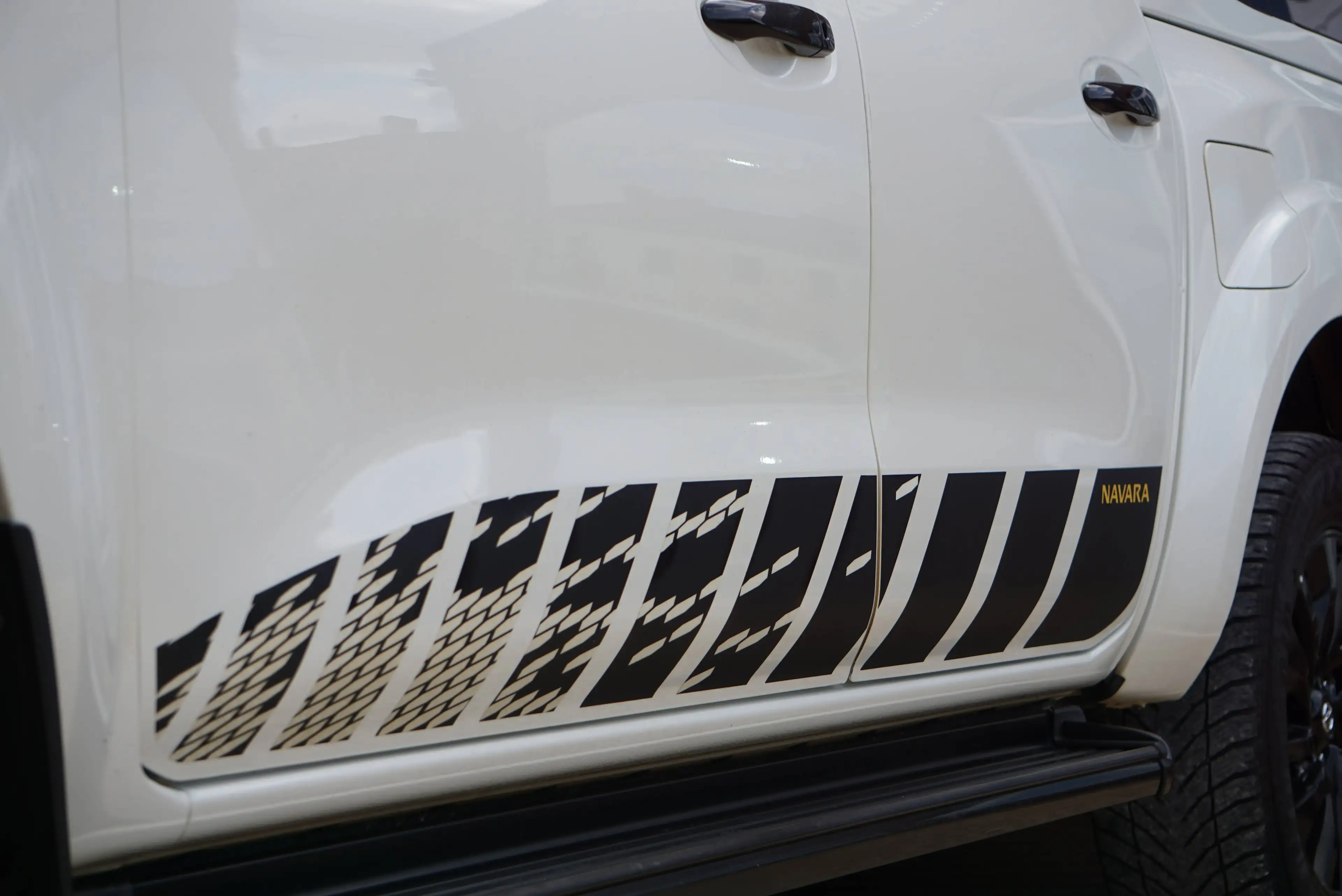 Nissan Navara 2.3 dCi 4WD / TVA-BTW RECUP / HARDTOP / CAM360 / NAVI / AUTO / LED / XENON / CRUISE / CUIR — photo 6