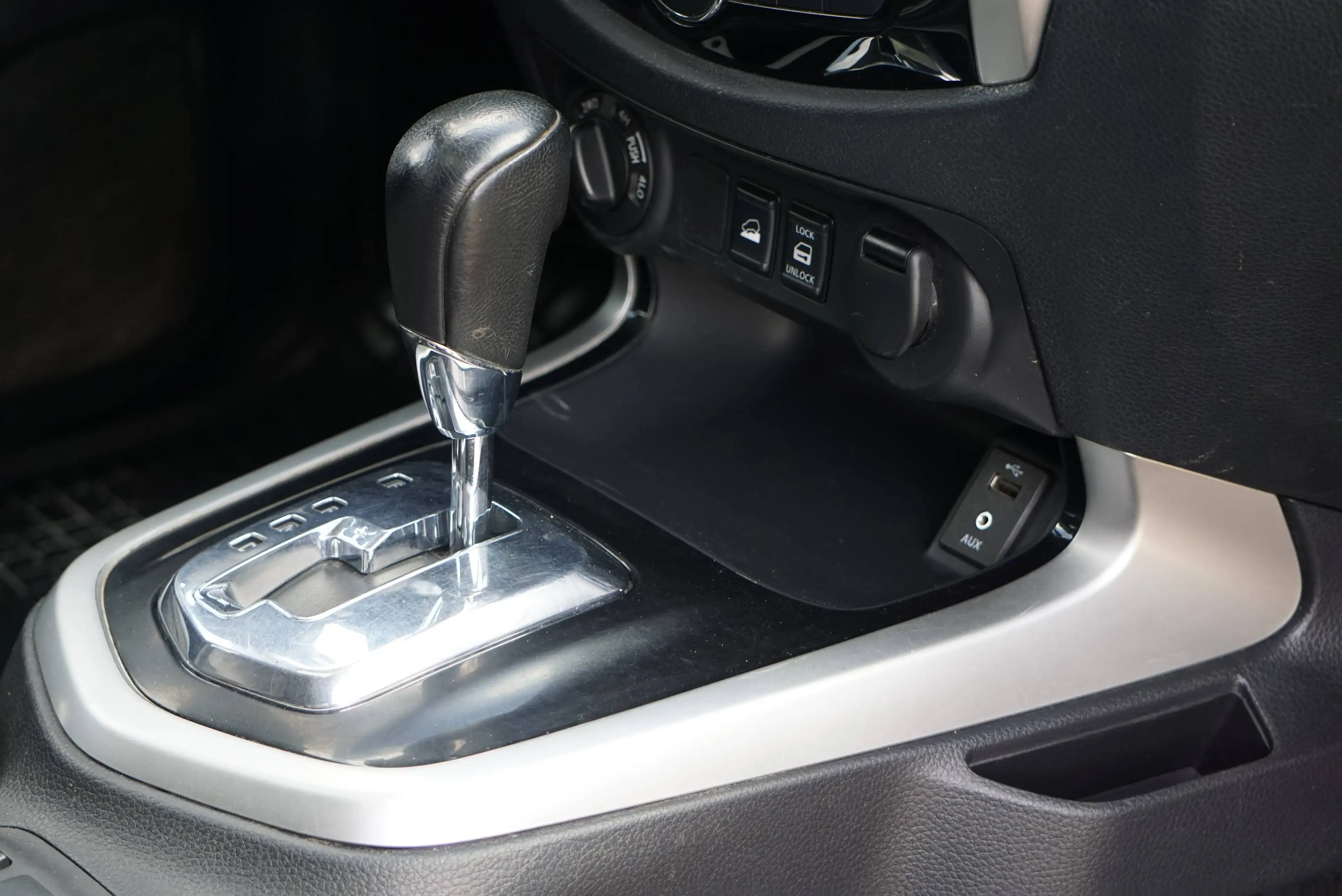 Nissan Navara 2.3 dCi 4WD / TVA-BTW RECUP / HARDTOP / CAM360 / NAVI / AUTO / LED / XENON / CRUISE / CUIR — photo 13