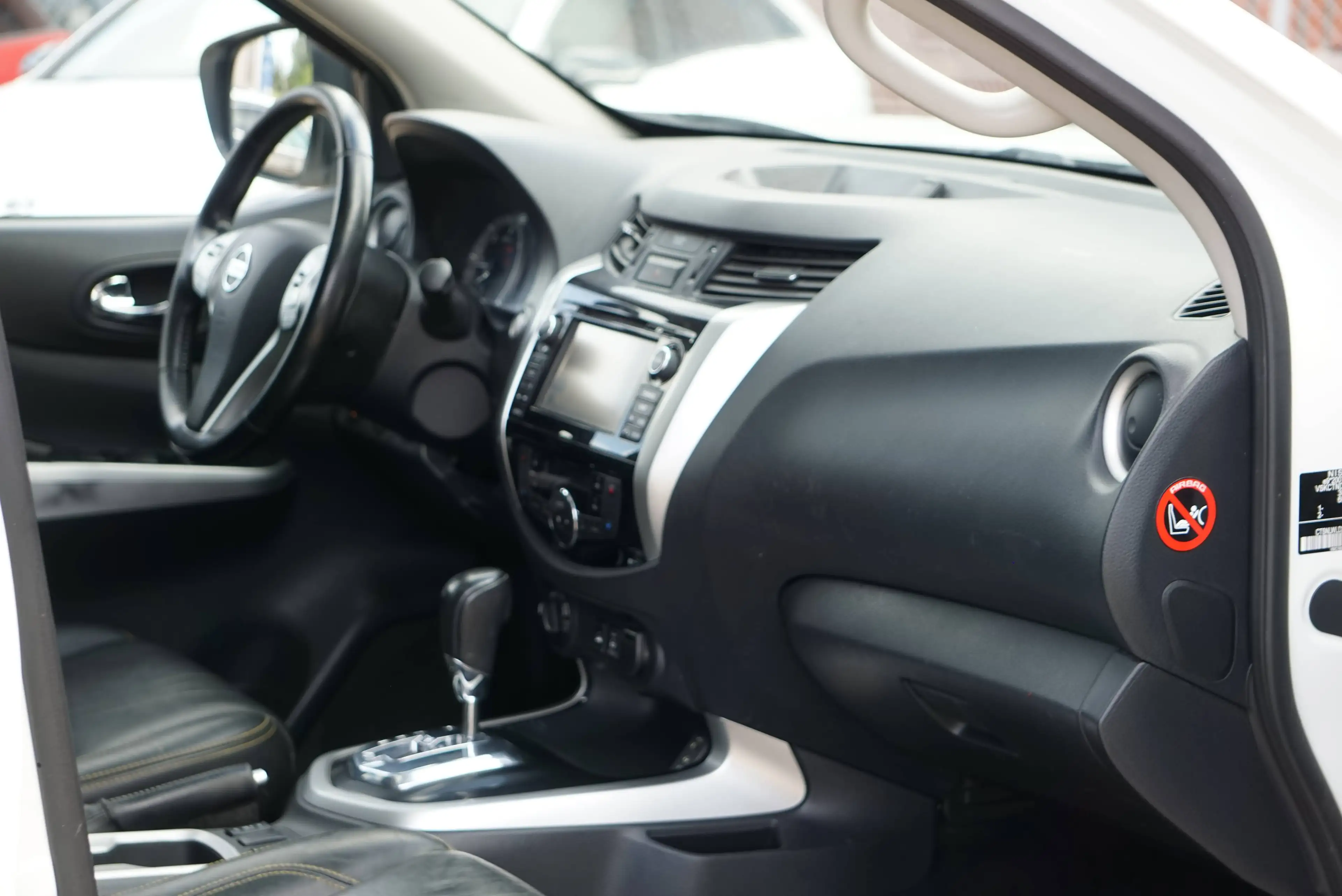 Nissan Navara 2.3 dCi 4WD / TVA-BTW RECUP / HARDTOP / CAM360 / NAVI / AUTO / LED / XENON / CRUISE / CUIR — photo 8