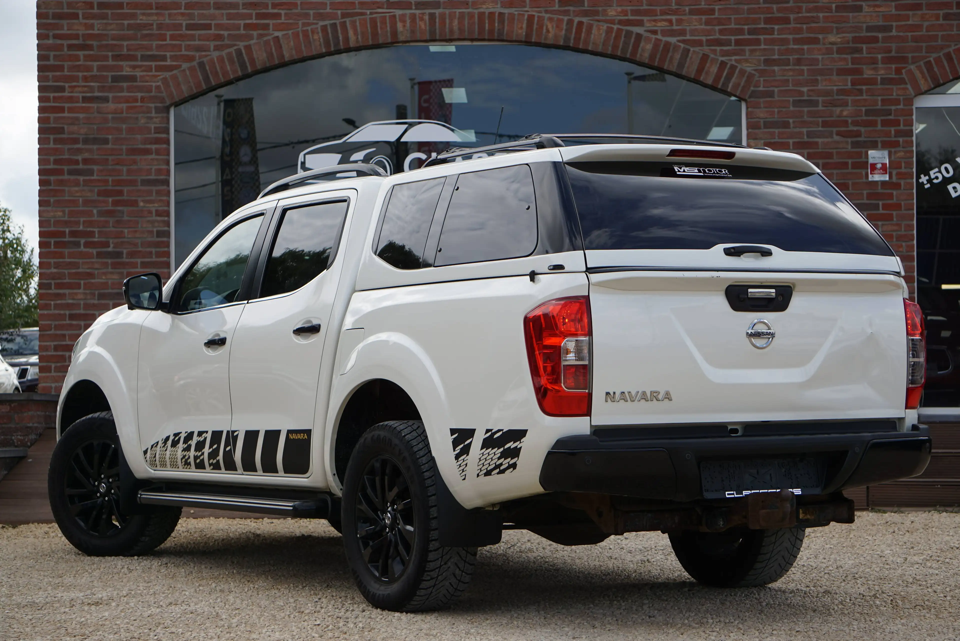 Nissan Navara 2.3 dCi 4WD / TVA-BTW RECUP / HARDTOP / CAM360 / NAVI / AUTO / LED / XENON / CRUISE / CUIR — photo 4