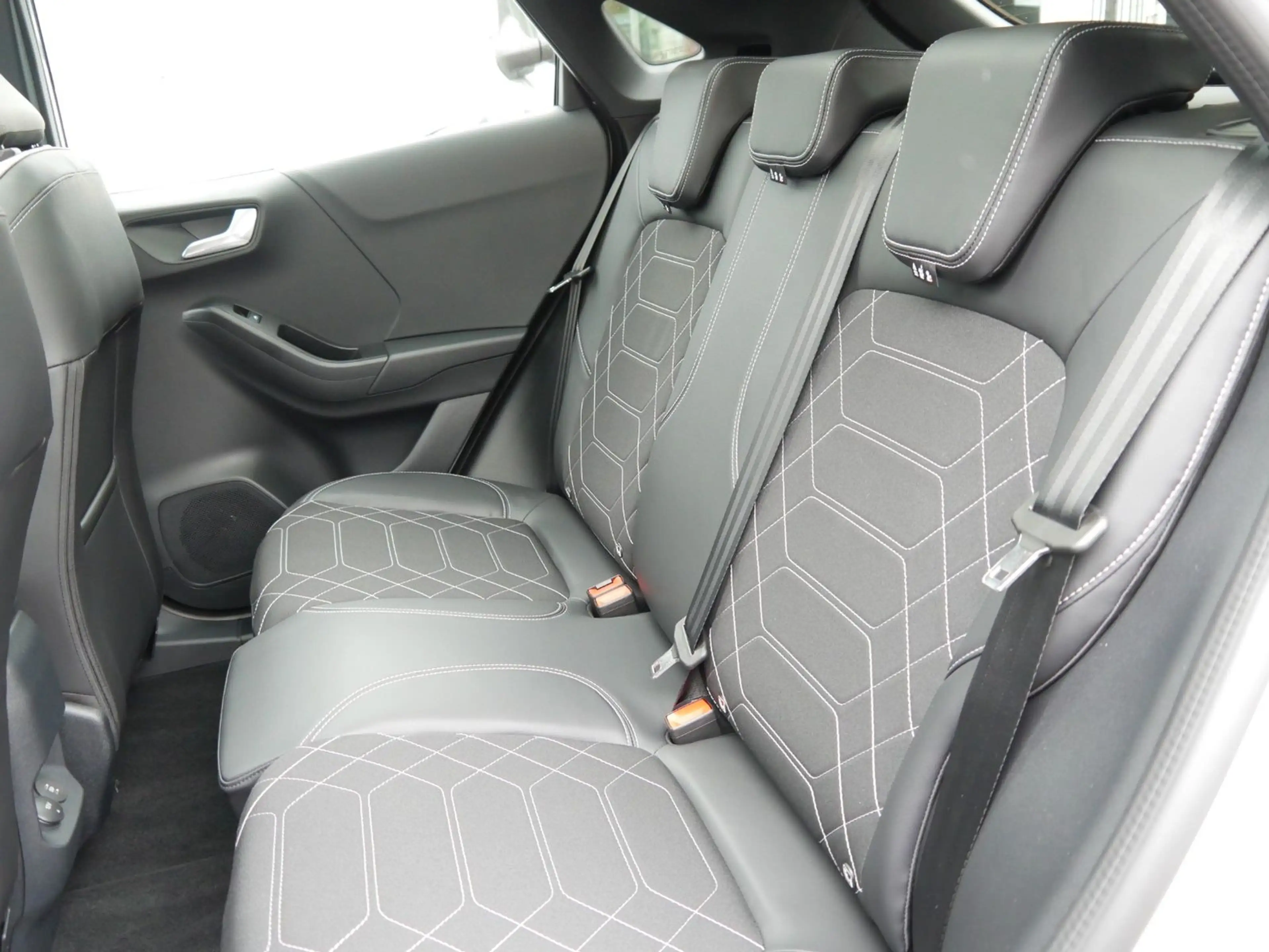 Ford Puma Gen-E Premium + Winter + Panorama-Dach — photo 4