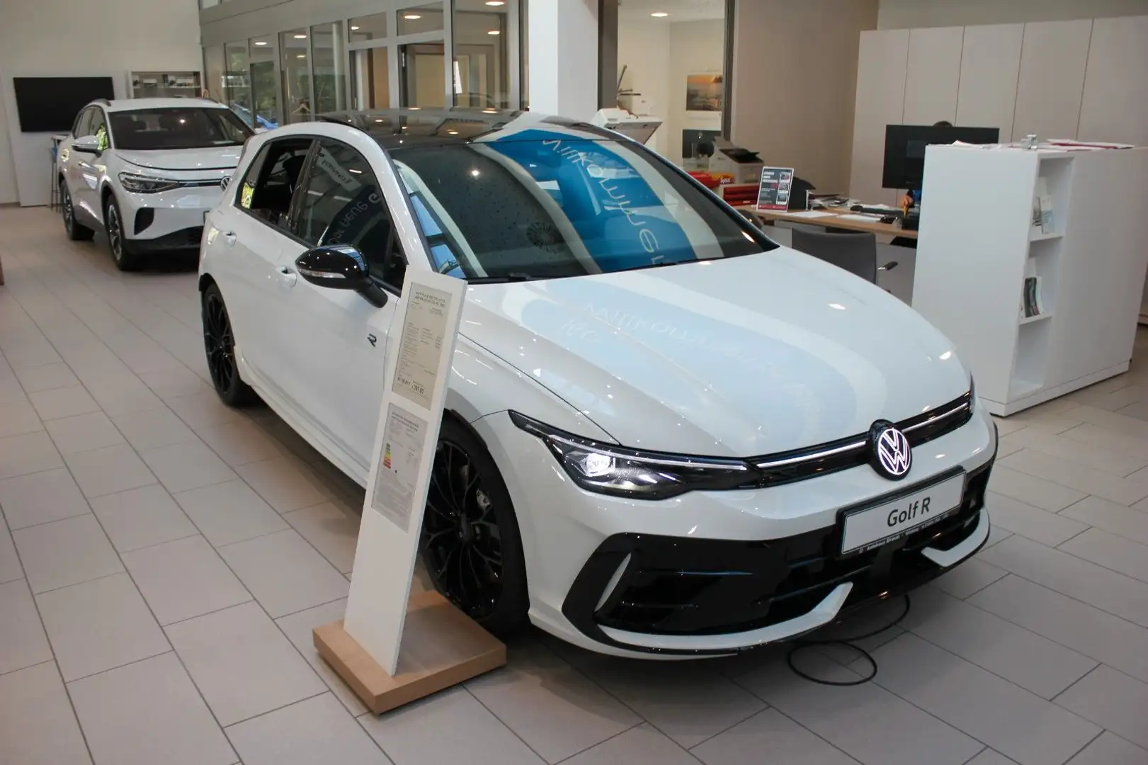 Volkswagen Golf VIII Lim. 2.0 TSI 4Motion R Black Edition Weiß - 2