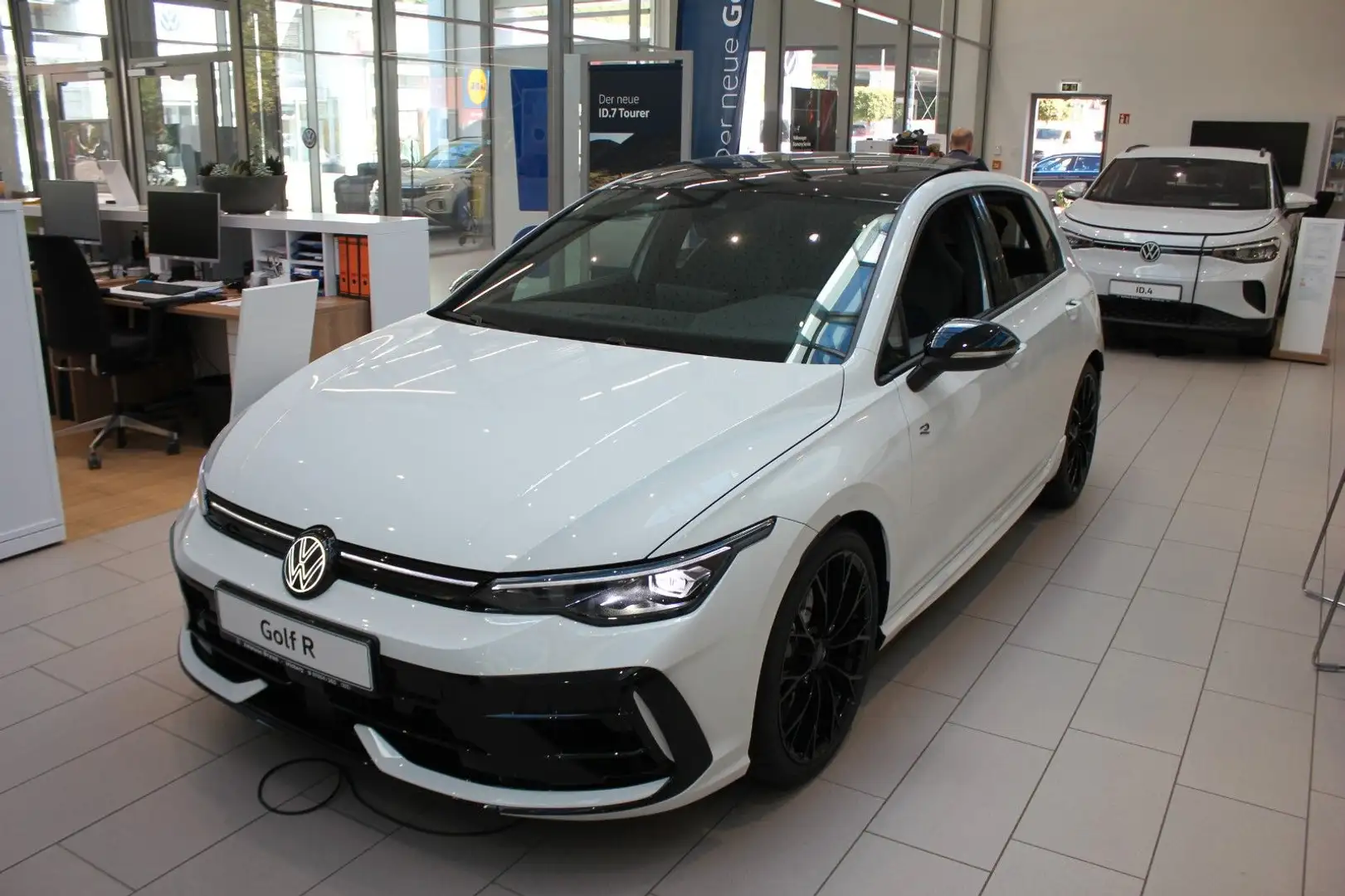Volkswagen Golf VIII Lim. 2.0 TSI 4Motion R Black Edition Weiß - 1