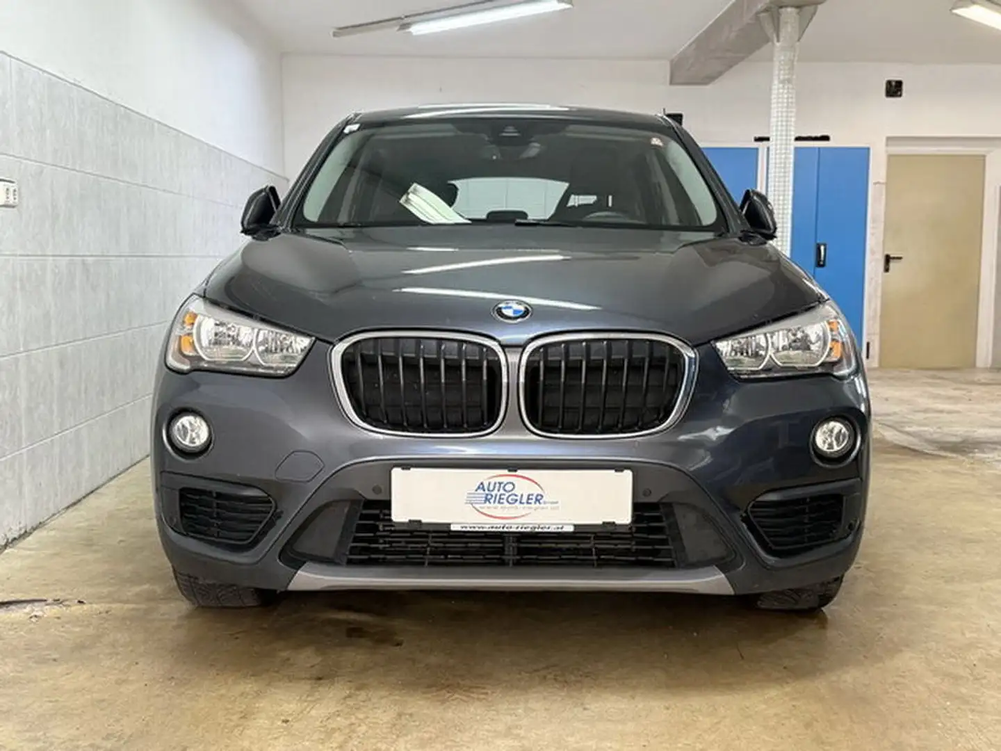 BMW X1 sDrive18d  ''Navi-MF-AHK-Sitzh-Tempomat-PDC-Alu'' Grau - 2