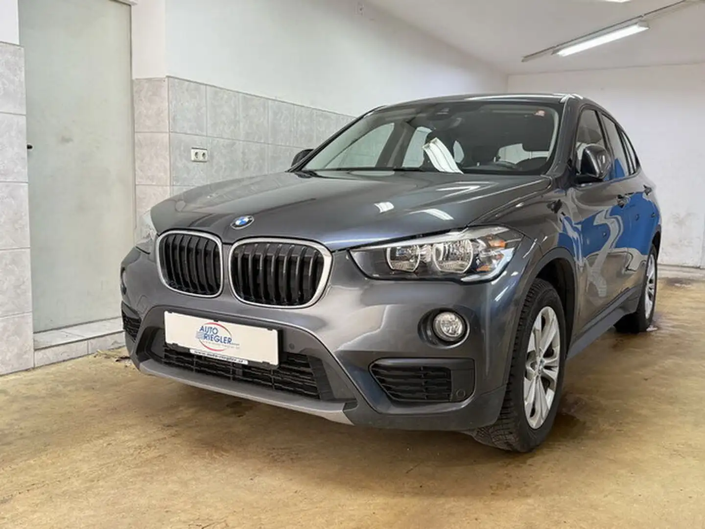BMW X1 sDrive18d  ''Navi-MF-AHK-Sitzh-Tempomat-PDC-Alu'' Grau - 1