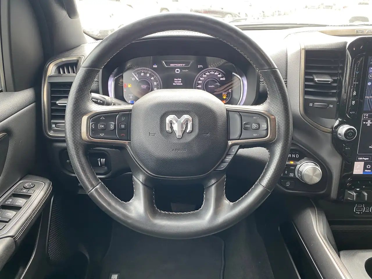 RAM 1500 снимка RAM 1500