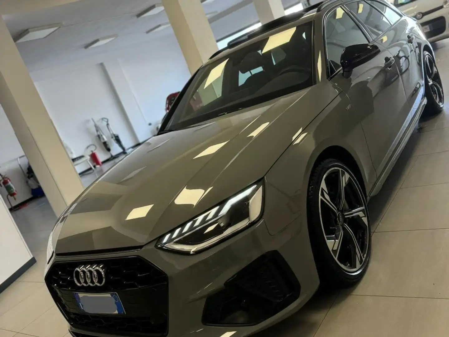 Audi A4 A4 Avant 40 2.0 tdi mhev quattro 204cv s-tronic Grijs - 1