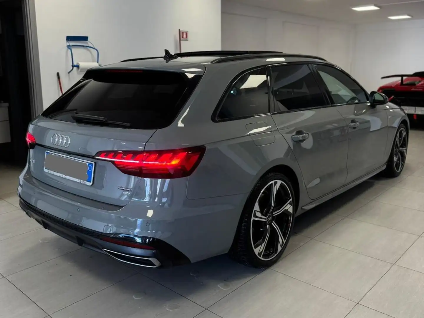 Audi A4 A4 Avant 40 2.0 tdi mhev quattro 204cv s-tronic Grijs - 2