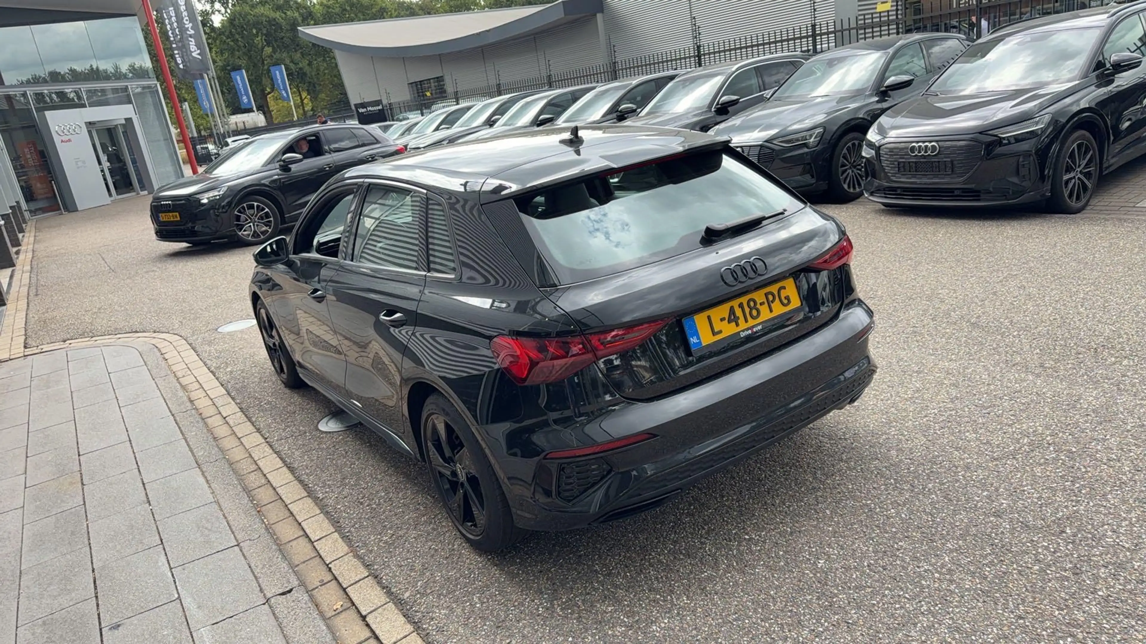 Audi A3 Sportback 30 TFSI S edition 110 PK | S-line | Auto — photo 4