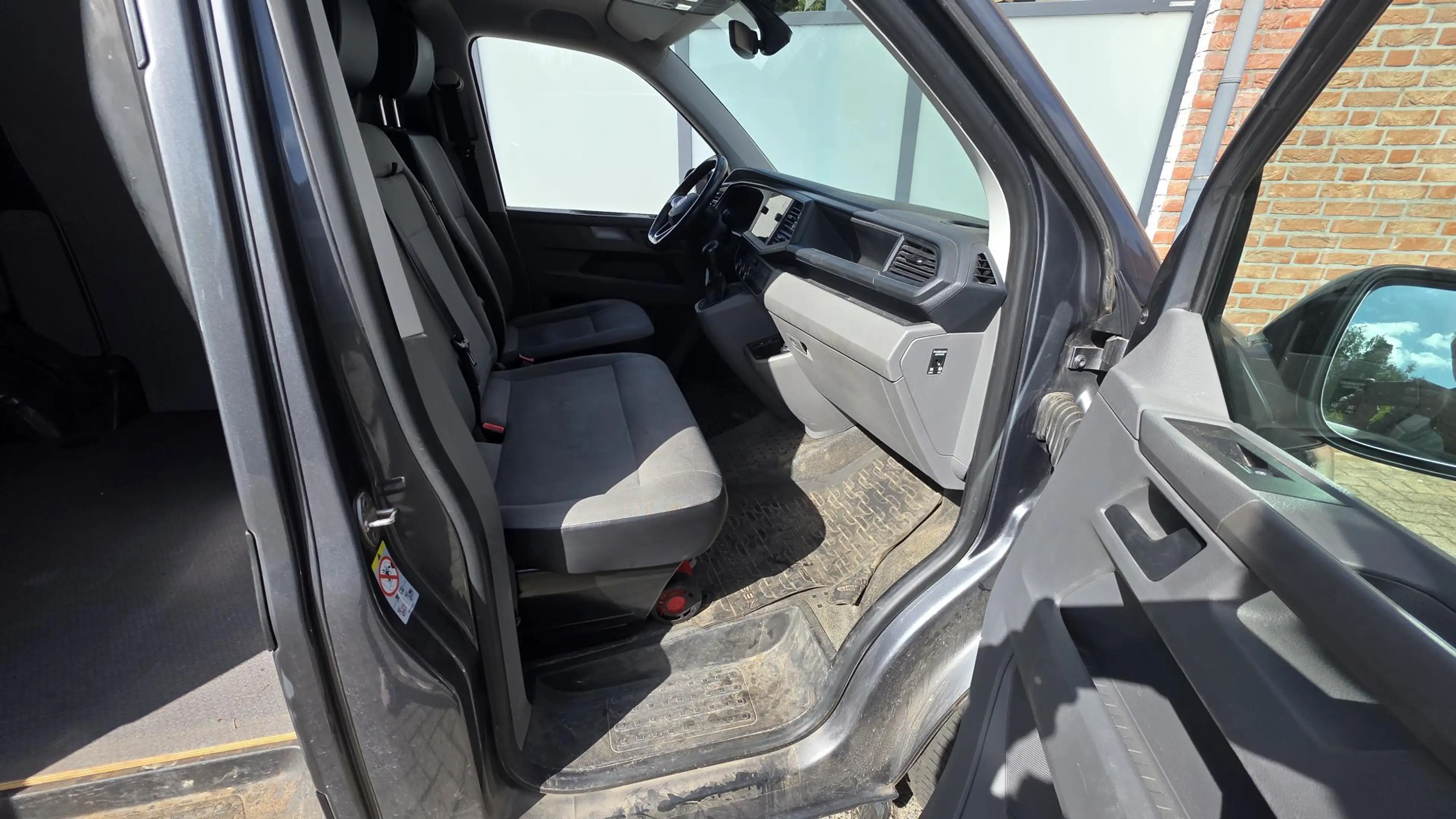 Volkswagen Transporter 2.0 TDI L1H1 GB Highline Edition 2 — photo 27