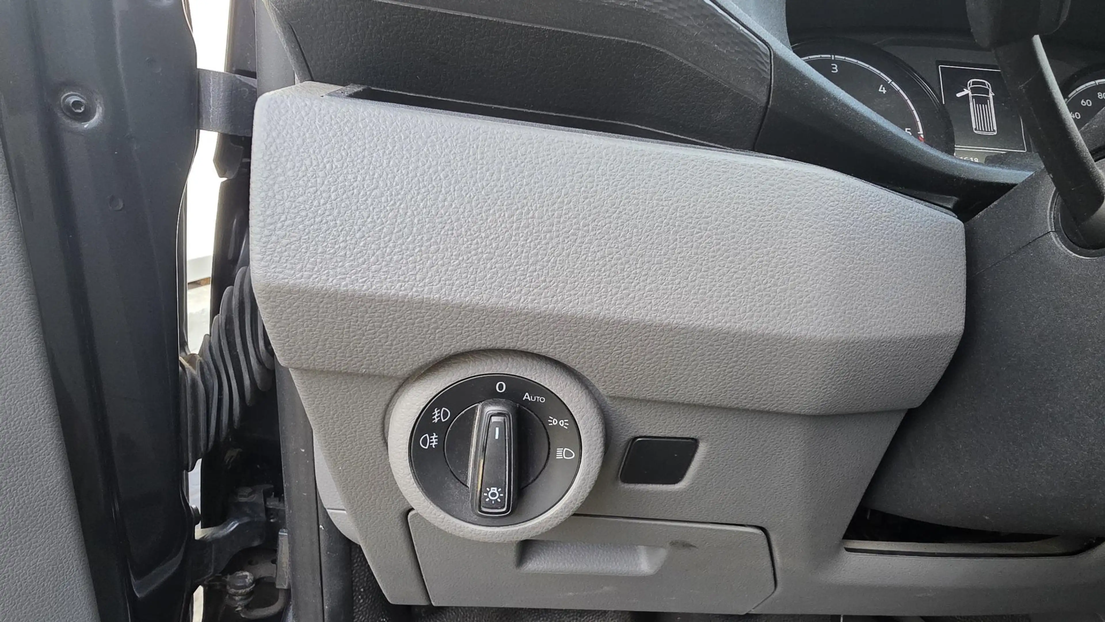 Volkswagen Transporter 2.0 TDI L1H1 GB Highline Edition 2 — photo 17