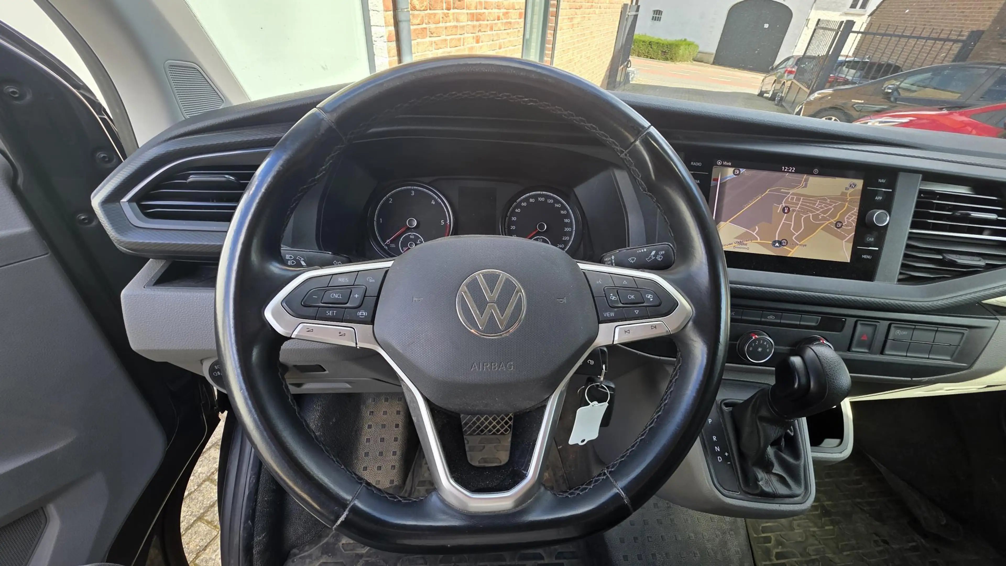 Volkswagen Transporter 2.0 TDI L1H1 GB Highline Edition 2 — photo 24