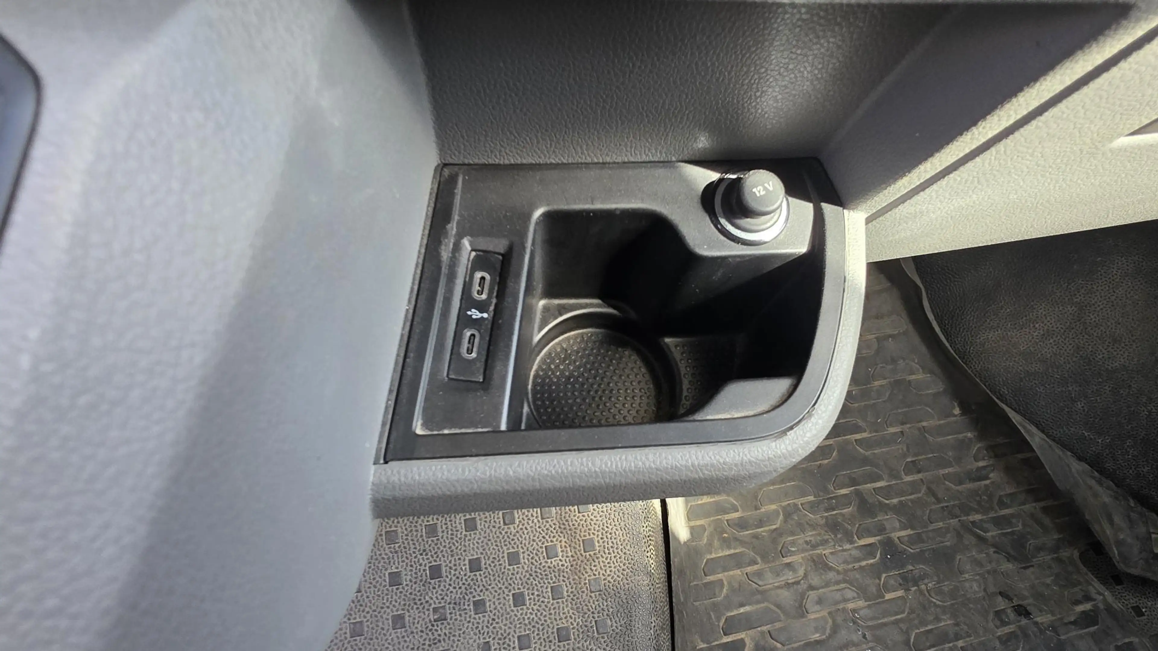 Volkswagen Transporter 2.0 TDI L1H1 GB Highline Edition 2 — photo 22