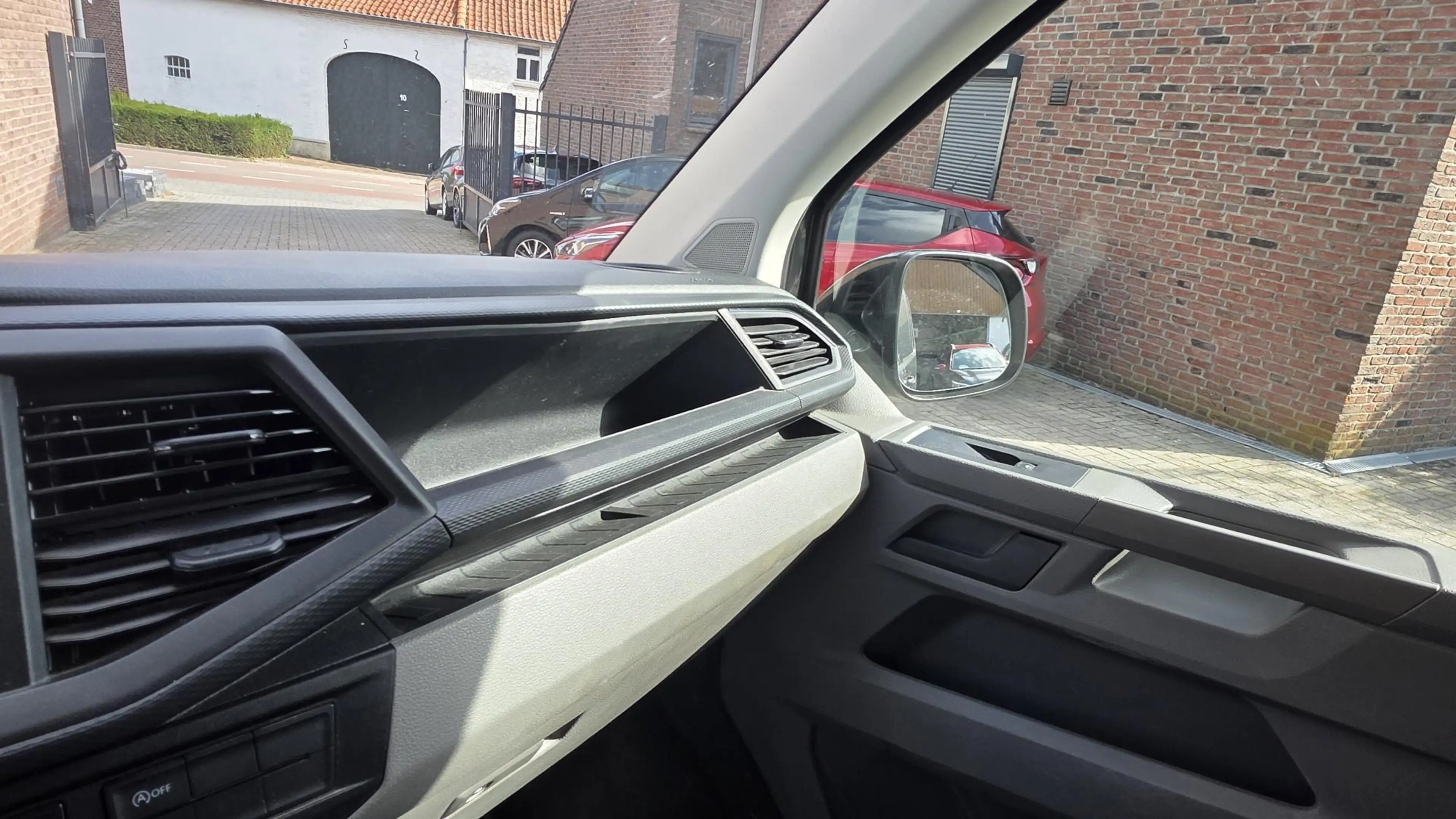 Volkswagen Transporter 2.0 TDI L1H1 GB Highline Edition 2 — photo 21